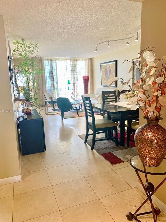 Foto del edificio - 4670 NW 97th Ct