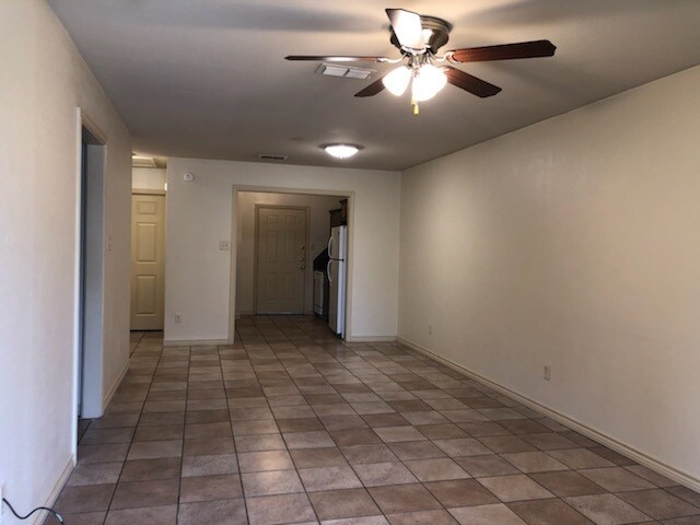 Building Photo - 1034 San Saba St