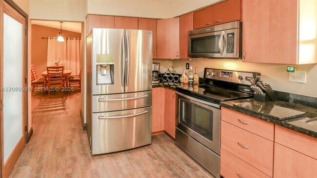 Foto del edificio - 635 NE 3rd St