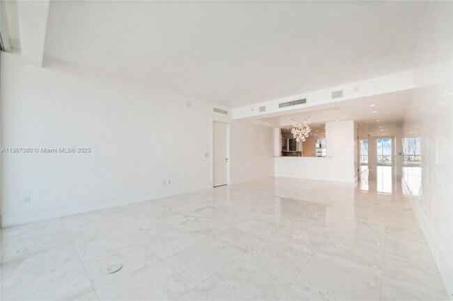 Foto del edificio - 2627 S Bayshore Dr