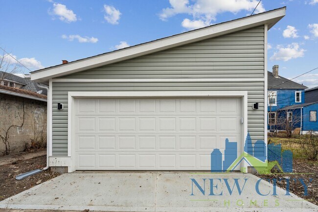 Building Photo - New Build - Near East - 3BR/2.5BA/2-Car Ga...