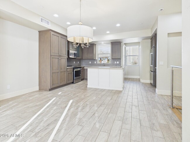 Building Photo - 4816 N Woodmere Fairway