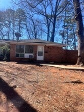 Building Photo - 532 Camrose Dr