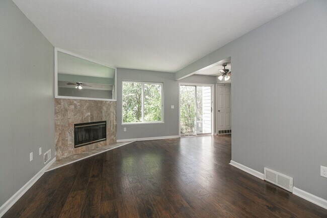 Foto del edificio - 3 Bedroom/2.5 Bath Westlake!! Condo living...