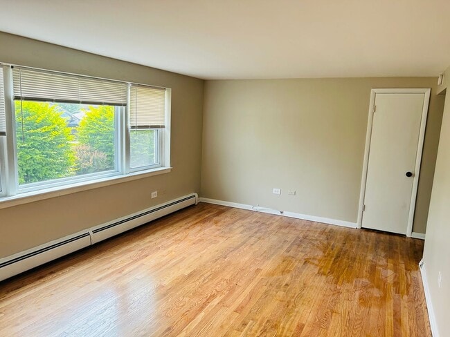 Building Photo - 3146 Ridgeland Ave