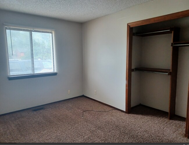 Foto del edificio - 1302 E Selma St