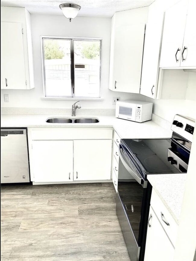 Building Photo - RES_CARMEL INSTITUTE LLC_1152