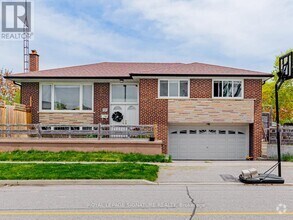 Building Photo - 193 Fairglen Ave