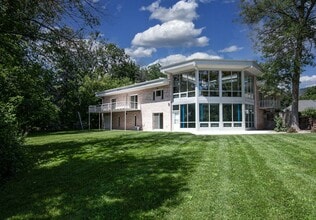 Building Photo - 302 Pheasant Run