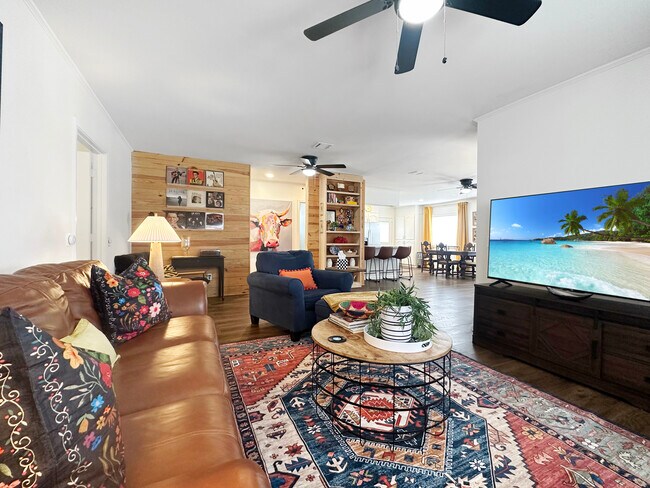 Foto del edificio - 402 Wallace Dean Rd