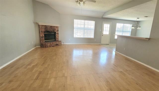 Foto del edificio - 865 W Lynn Creek Dr