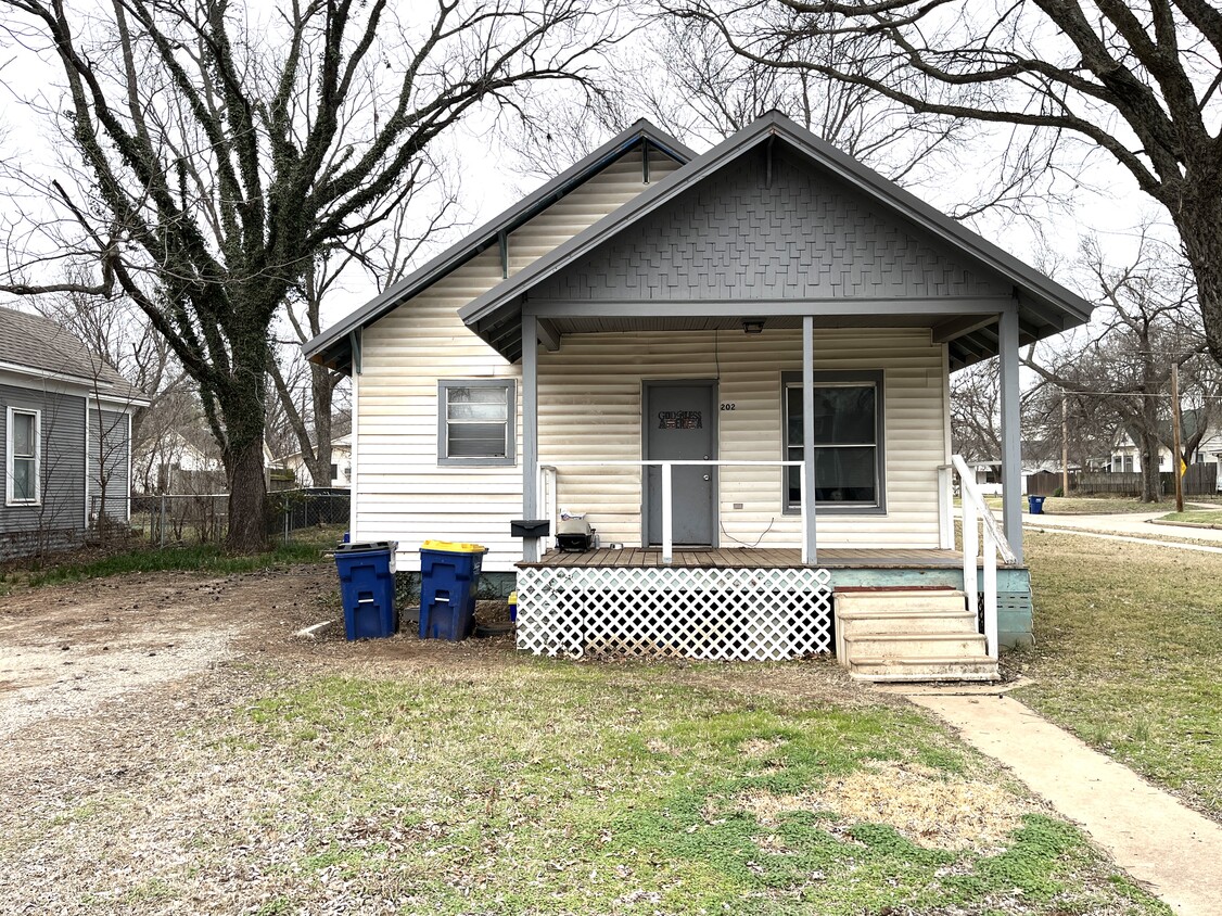Primary Photo - 202 S Lowry St