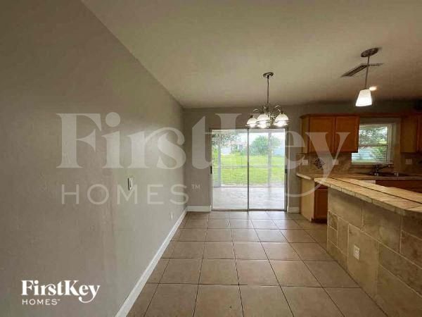 Foto del edificio - 2225 Tropicana Parkway W