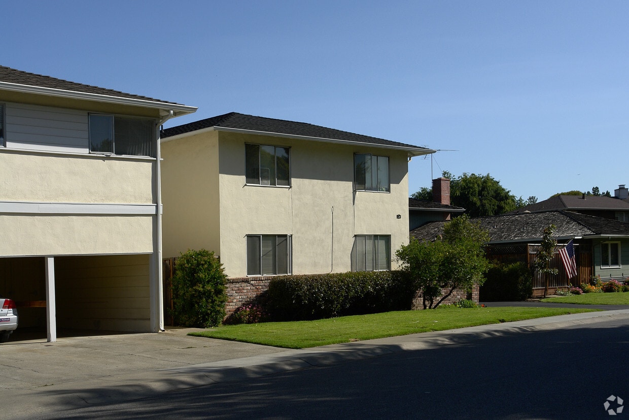 Building Photo - 336 Waverley St