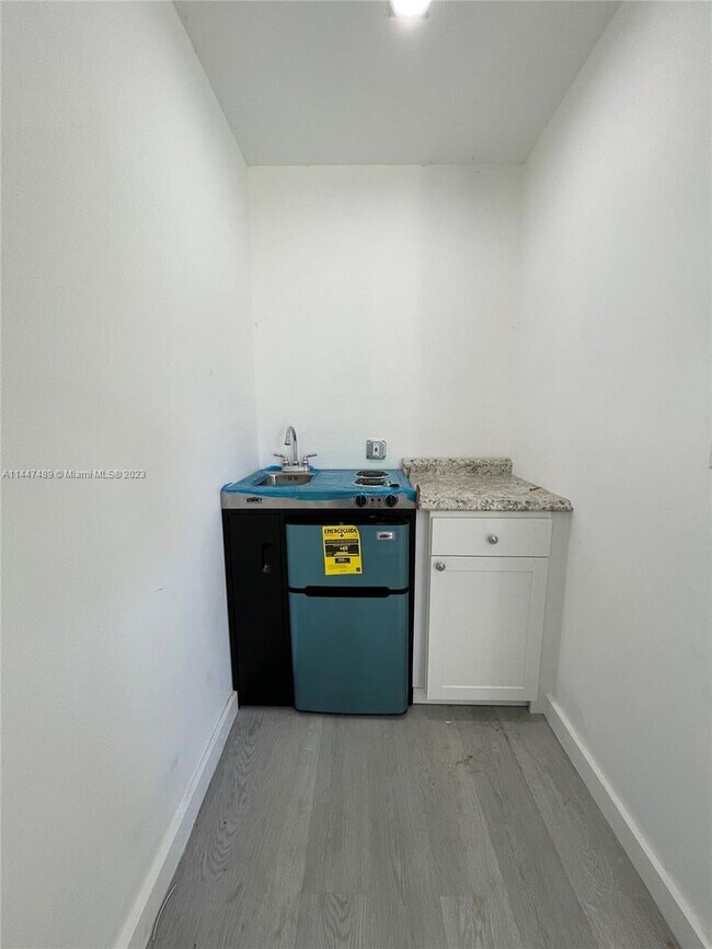 Building Photo - 423 NE 71st St
