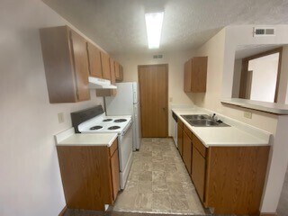 Building Photo - Now Leasing 2 Bedroom 2 Bath Condo Locate ...