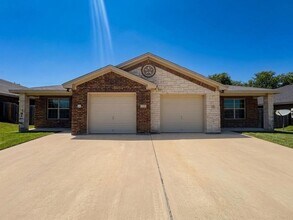 Building Photo - 4305 Cambridge Dr