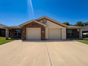 Building Photo - 4305 Cambridge Dr