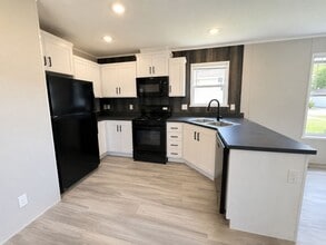 Building Photo - 300 Forrest Ave