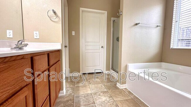 Building Photo - 5717 Alexandria Dr