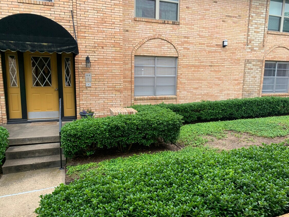 5831 Sandhurst Ln Unit B, Dallas, TX 75206 Condo for Rent in Dallas