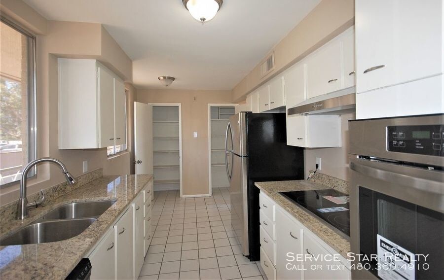 Foto principal - 3270 E Camelback Rd