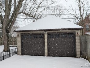 Building Photo - 1388 Eggert Rd