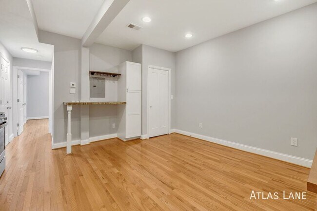 Foto del edificio - // Professionally Managed // 1 bedroom+ De...