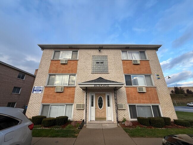 Foto del edificio - 9575 Maple Dr