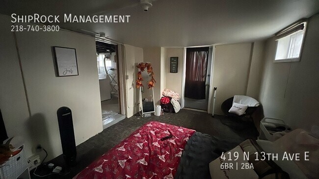 Foto del edificio - 419 N13th Ave E