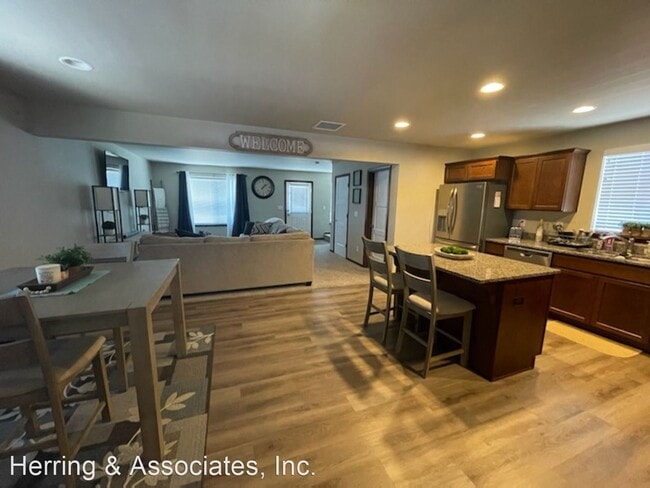 Building Photo - 3 br, 2.5 bath House - 425 S Kansas Lp