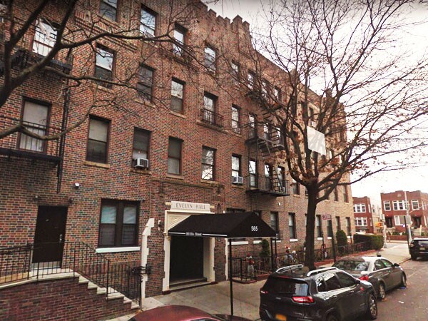 Primary Photo - 565 85th St