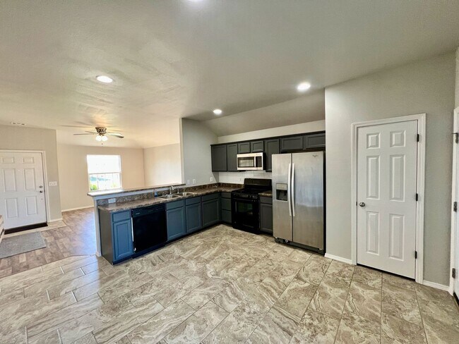 Foto del edificio - Well-maintained 3-bedroom, 2-bath single-story home built in 2016.