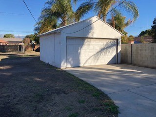 Building Photo - West Covina home with HUGE back yard!