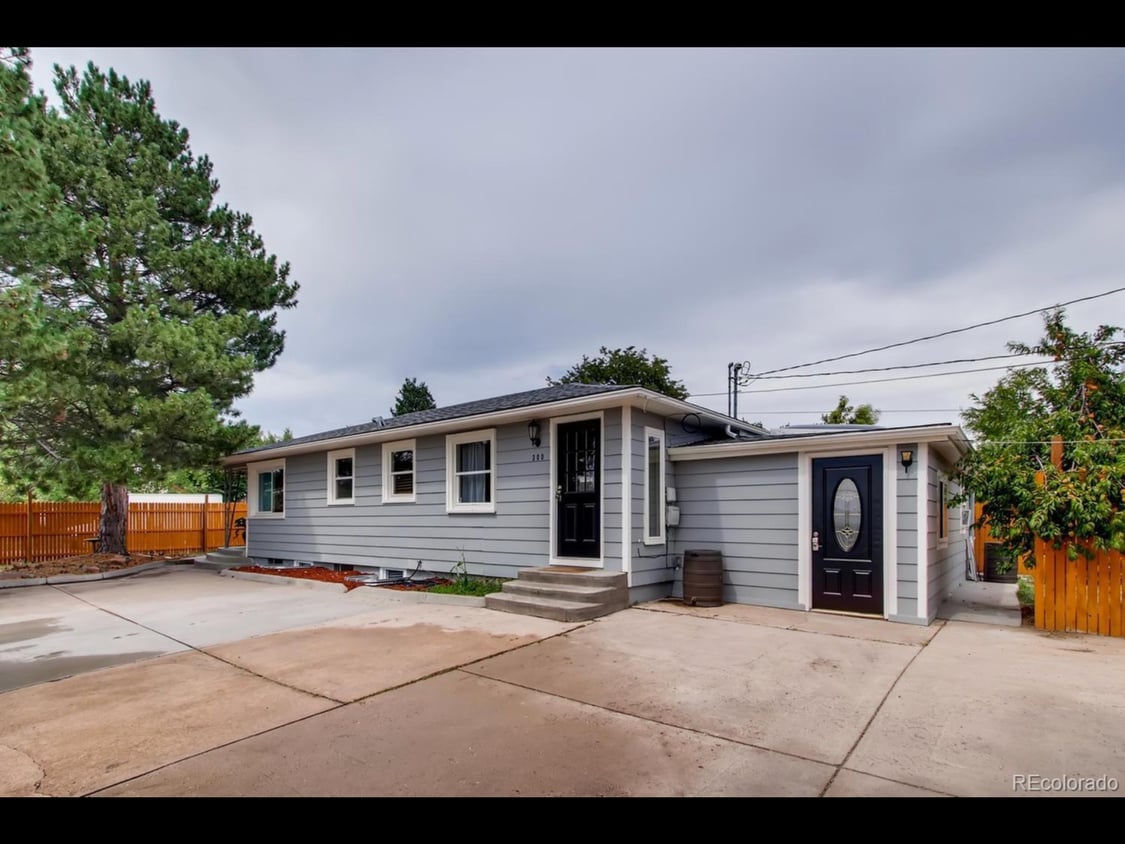 Primary Photo - 300 Stuart Street