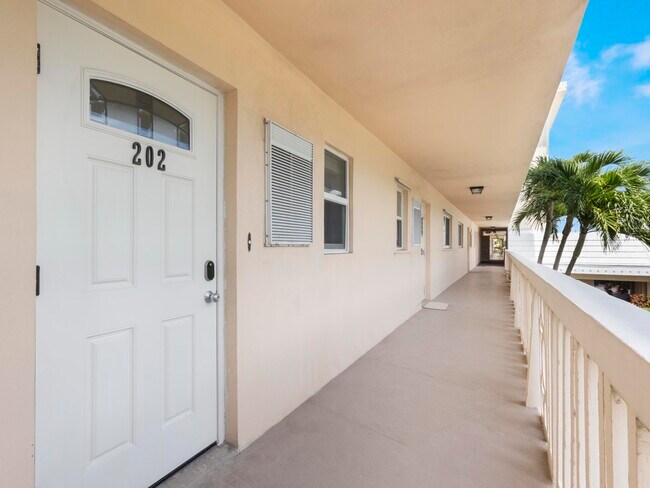Foto del edificio - 750 NE Spanish River Blvd
