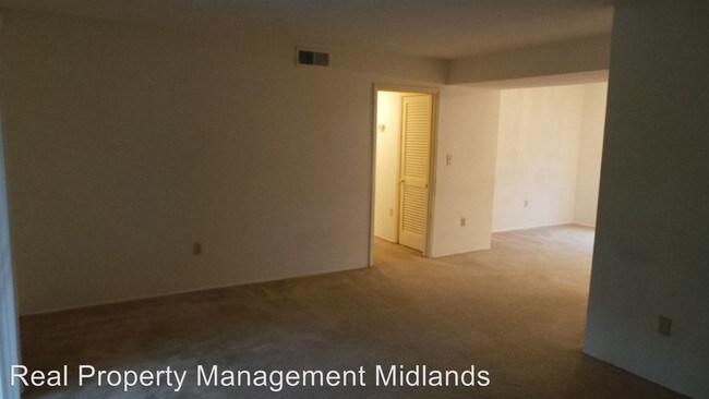 Foto del edificio - 601 Riverhill Cir