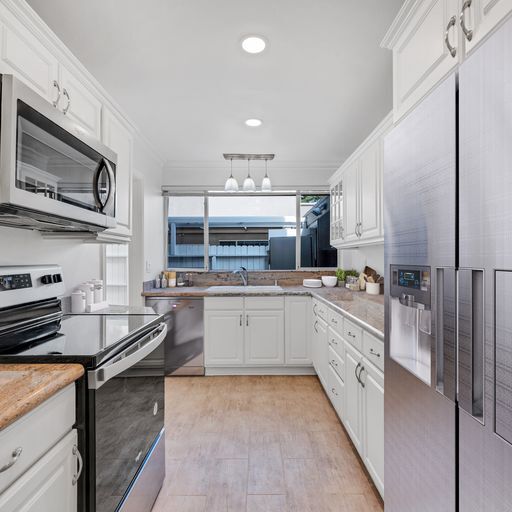 Granite Kitchen and Stainless Steel Appliances - 18128 Killion St