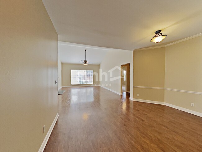 Foto del edificio - 1200 Nighthawk Ct