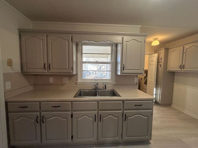 Building Photo - 1309 Fulton Dr