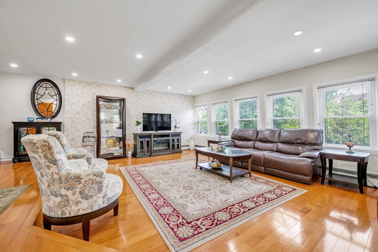 Foto principal - 85-62 148th St