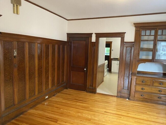 Building Photo - 13-15 Lakehill Ave