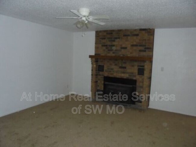 Building Photo - 3410 W Maple St