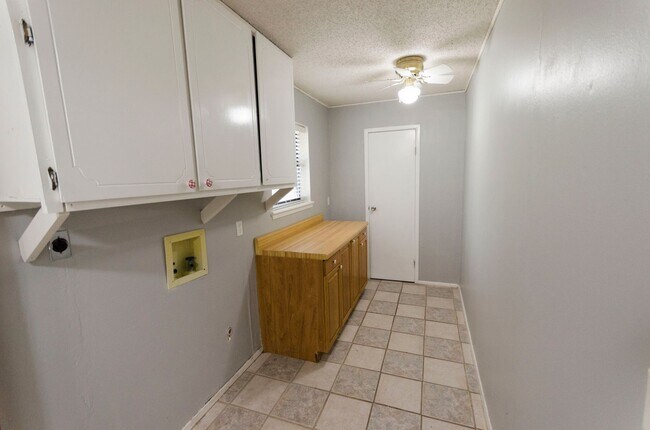 Foto del edificio - Wonderful Country Living close to town COMING SOON!