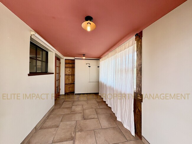 Building Photo - 2819 N Woodland Ave
