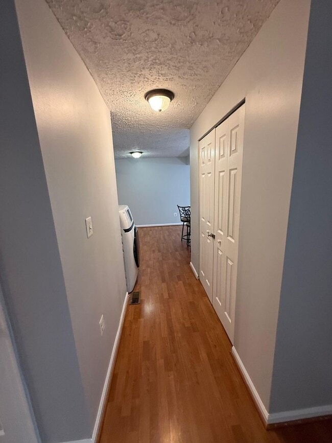 Building Photo - 8302 White Star Ct