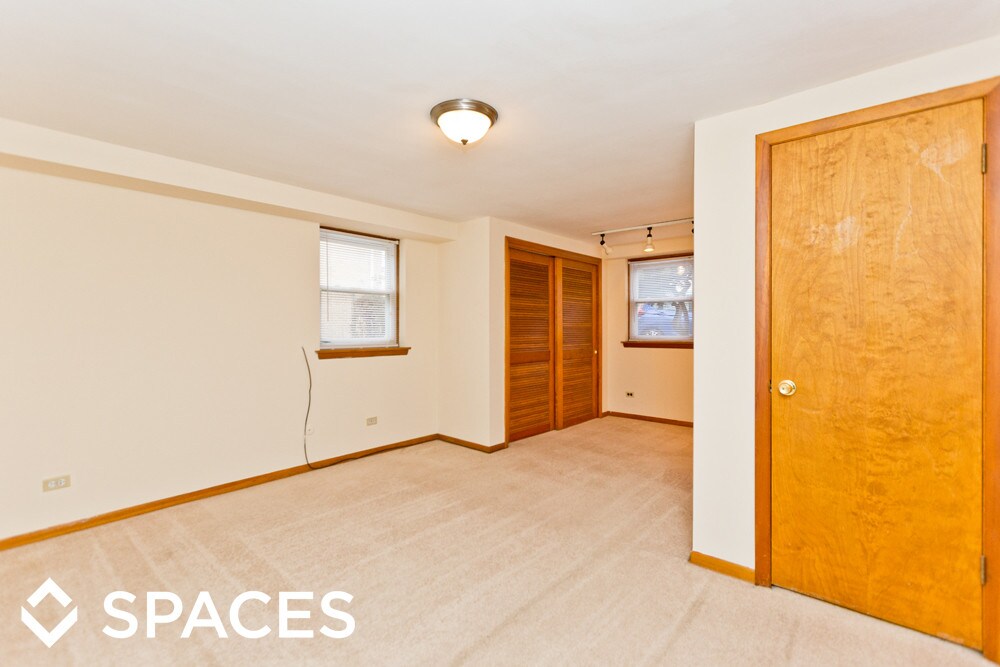 Foto principal - 5815 W Montrose Ave