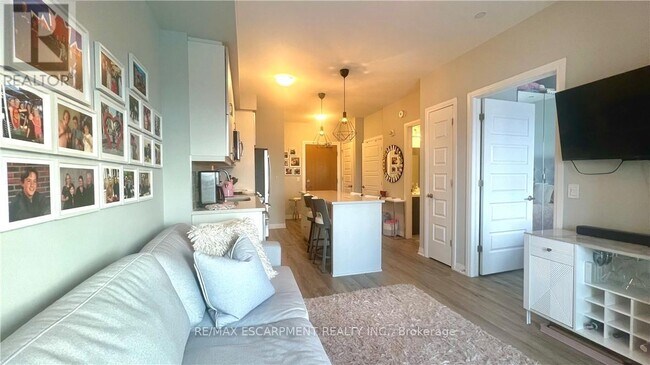 Photo du bâtiment - 128 Grovewood Common