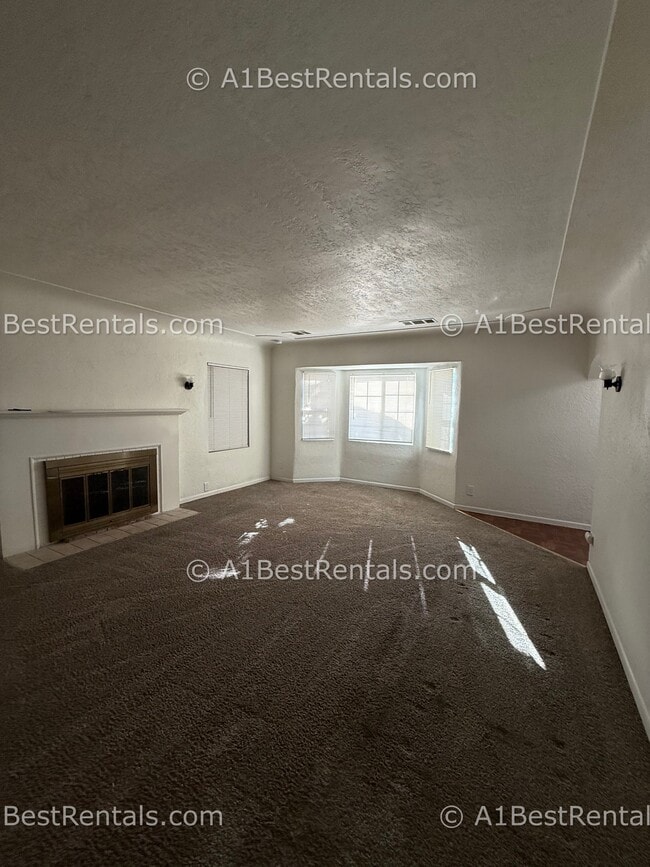 Foto del edificio - 120 Ellen Ave