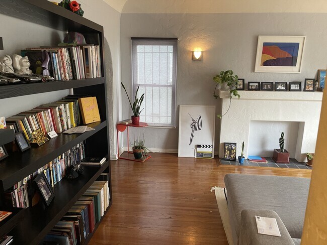 Sala de estar - 325 N Gardner St